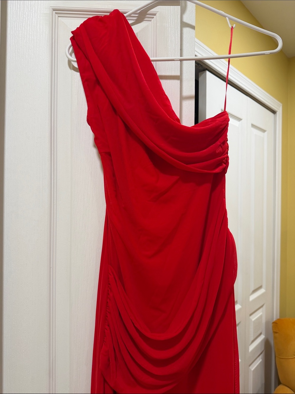 superdown One-Shoulder Red Ruched Column Gown - Picture 2 of 4
